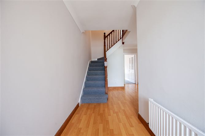 https://photos-a.propertyimages.ie/media/3/9/5/5017593/79a385c6-d970-4c7d-955f-3d7888e26f96_l.jpg