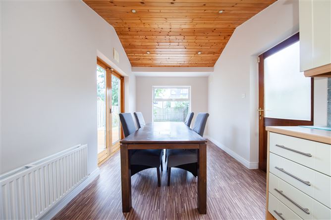 https://photos-a.propertyimages.ie/media/3/9/5/5017593/79a385c6-d970-4c7d-955f-3d7888e26f96_l.jpg