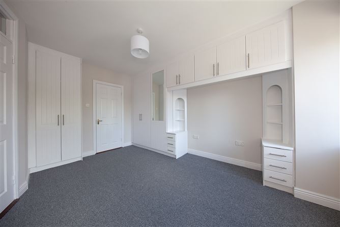 https://photos-a.propertyimages.ie/media/3/9/5/5017593/79a385c6-d970-4c7d-955f-3d7888e26f96_l.jpg