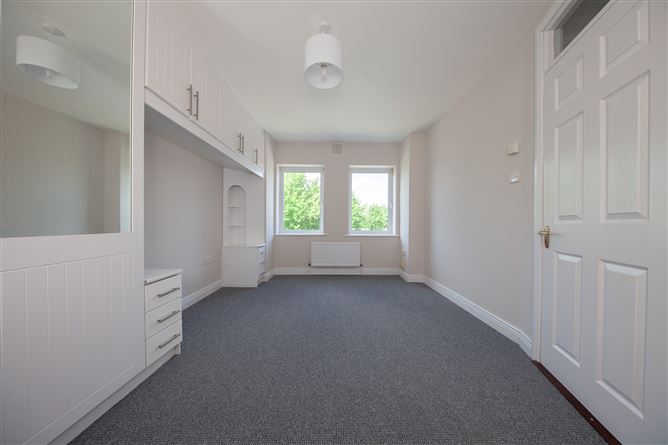 https://photos-a.propertyimages.ie/media/3/9/5/5017593/79a385c6-d970-4c7d-955f-3d7888e26f96_l.jpg