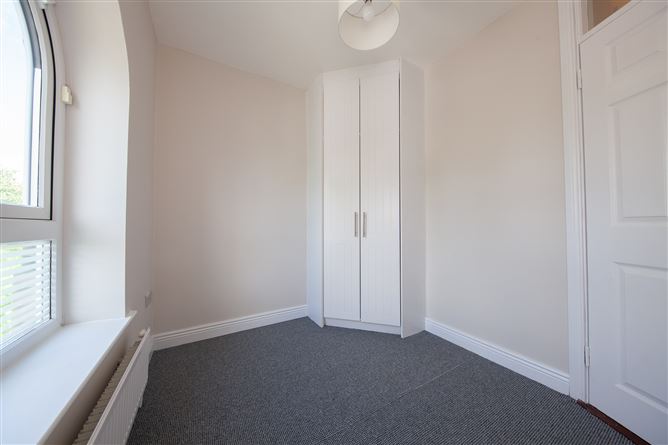 https://photos-a.propertyimages.ie/media/3/9/5/5017593/79a385c6-d970-4c7d-955f-3d7888e26f96_l.jpg
