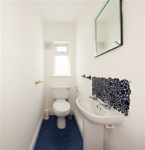 https://photos-a.propertyimages.ie/media/3/9/5/5017593/79a385c6-d970-4c7d-955f-3d7888e26f96_l.jpg