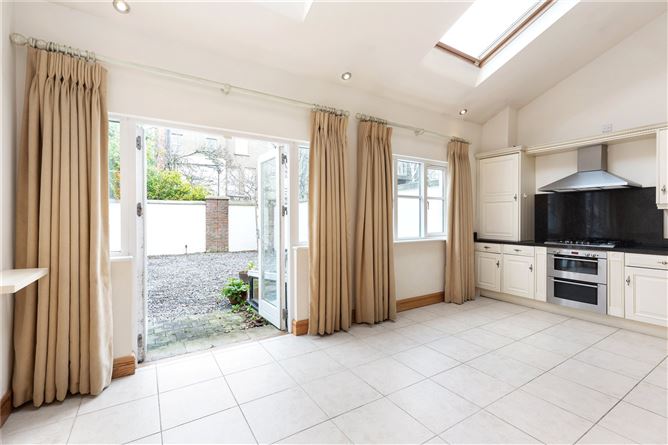 16 Carlton Mews, Shelbourne Avenue, Dublin 4
