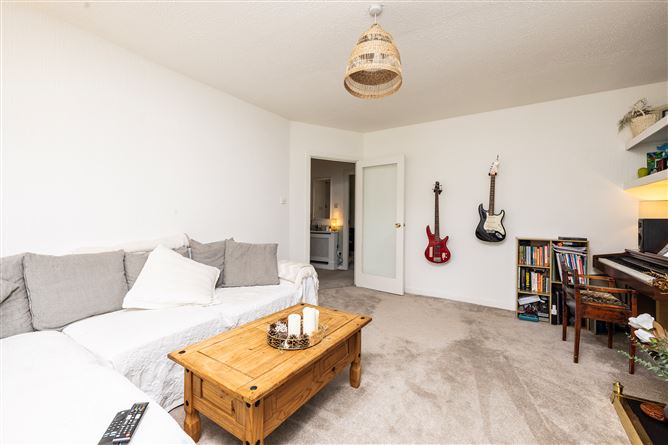 https://photos-a.propertyimages.ie/media/3/9/6/5000693/22d52f7e-557b-42cf-adb0-f73161bdccac_l.jpg