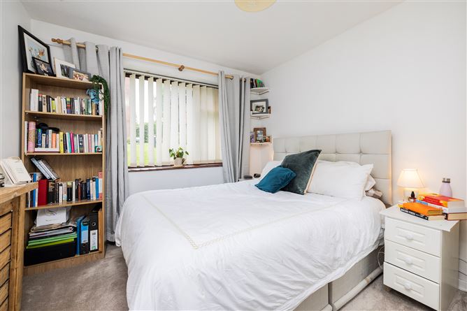 https://photos-a.propertyimages.ie/media/3/9/6/5000693/22d52f7e-557b-42cf-adb0-f73161bdccac_l.jpg