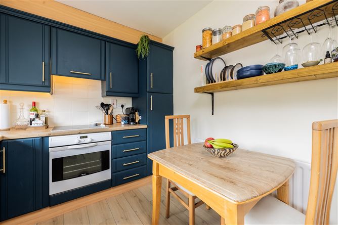 https://photos-a.propertyimages.ie/media/3/9/6/5000693/22d52f7e-557b-42cf-adb0-f73161bdccac_l.jpg