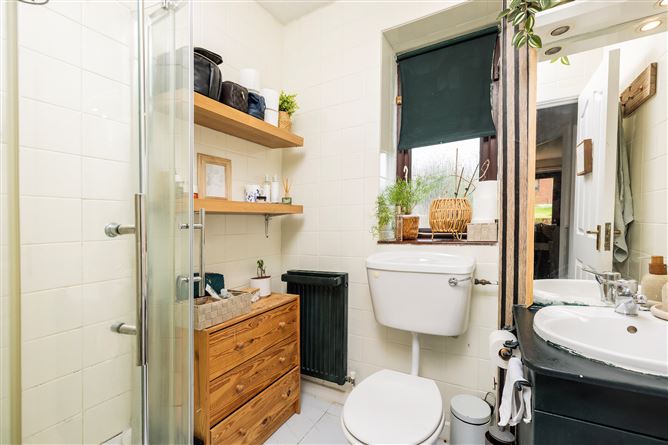 https://photos-a.propertyimages.ie/media/3/9/6/5000693/22d52f7e-557b-42cf-adb0-f73161bdccac_l.jpg