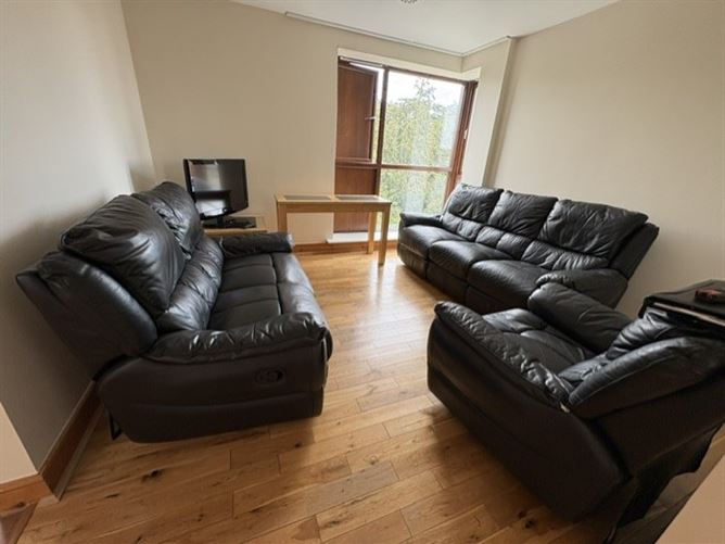 Photo 7 of 15 — 17 Castlegate Drive, Lucan, Dublin