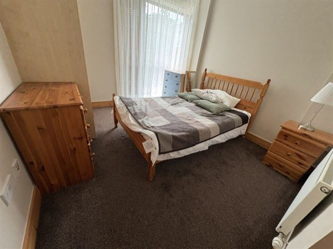 Photo 8 of 15 — 17 Castlegate Drive, Lucan, Dublin