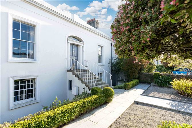 3 The Crescent, Monkstown, Co. Dublin