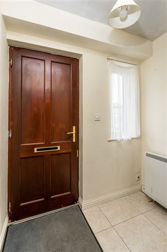 5 Bank Gardens, Henry Street, Roscommon