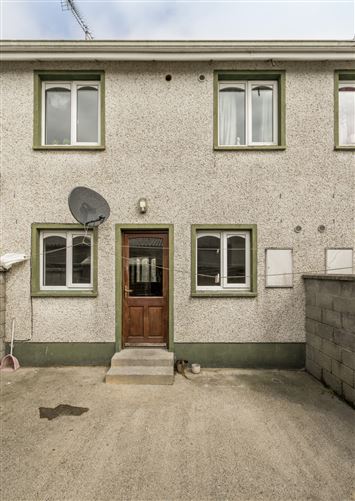 5 Bank Gardens, Henry Street, Roscommon