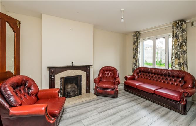 5 Bank Gardens, Henry Street, Roscommon