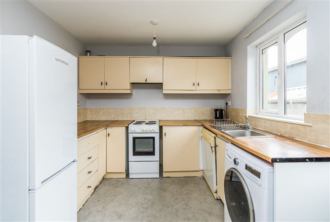 5 Bank Gardens, Henry Street, Roscommon