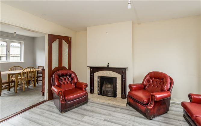 5 Bank Gardens, Henry Street, Roscommon