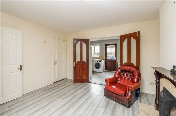 5 Bank Gardens, Henry Street, Roscommon