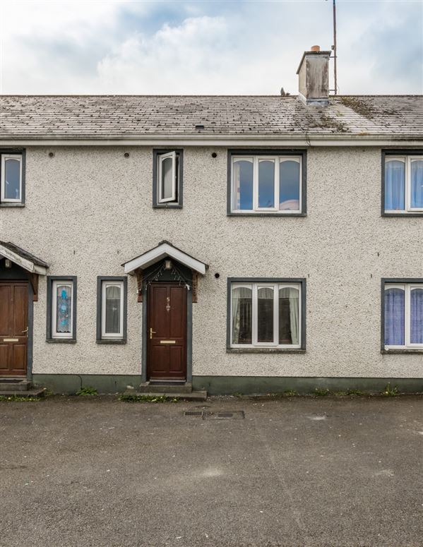 5 Bank Gardens, Henry Street, Roscommon