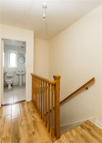 5 Bank Gardens, Henry Street, Roscommon