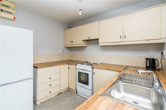 5 Bank Gardens, Henry Street, Roscommon