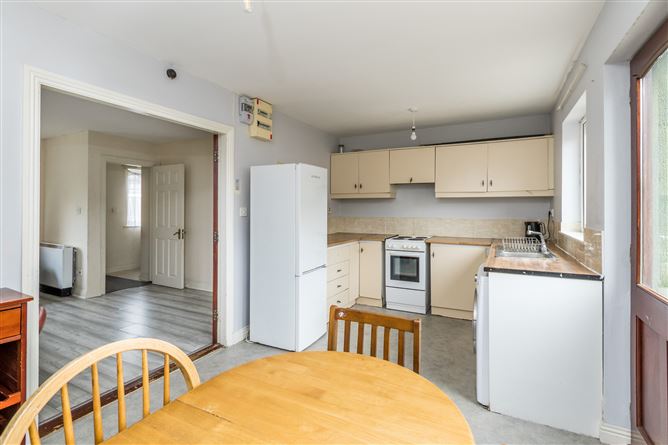 5 Bank Gardens, Henry Street, Roscommon