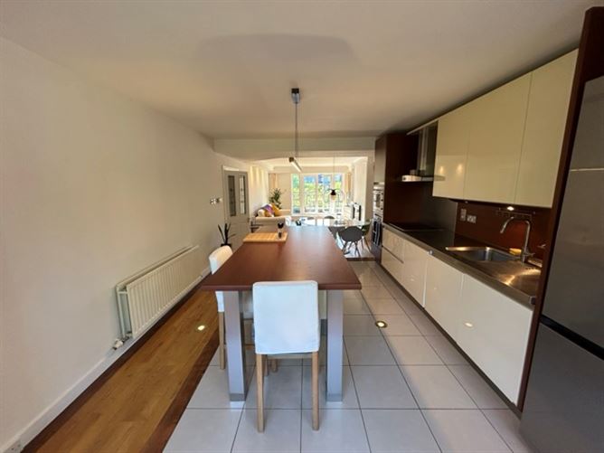 https://photos-a.propertyimages.ie/media/3/9/9/4929993/557979b7-dc8c-4a9e-b553-2cb2cfff0a25_l.jpg