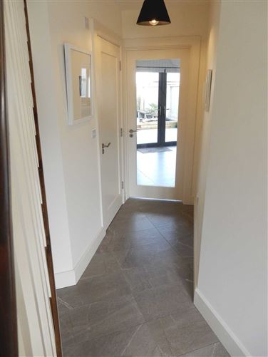 7 Meadow View, Clarecastle, County Clare
