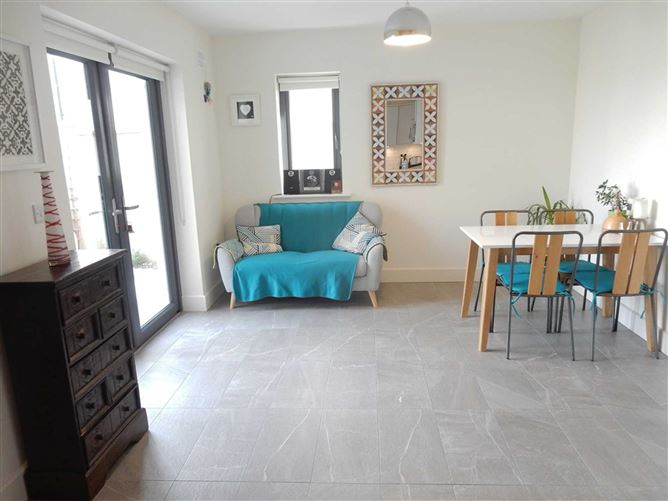 7 Meadow View, Clarecastle, County Clare