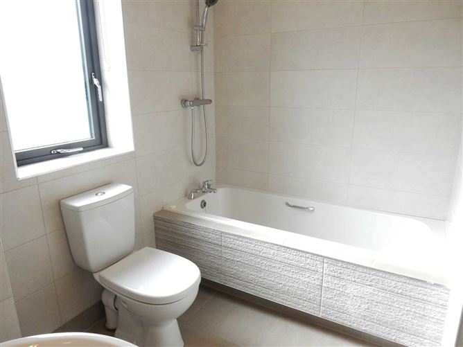 7 Meadow View, Clarecastle, County Clare