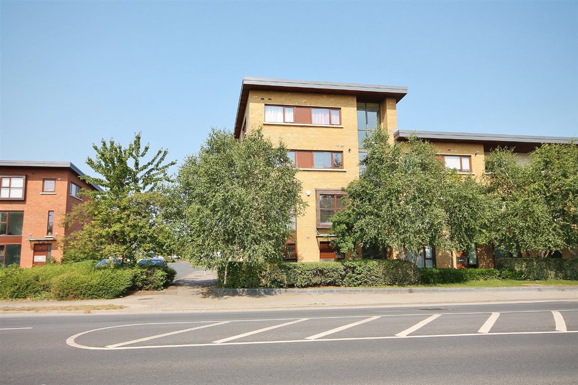 2 Castlegate Square, Adamstown, Lucan, Co. Dublin DNG Lucan 4711004