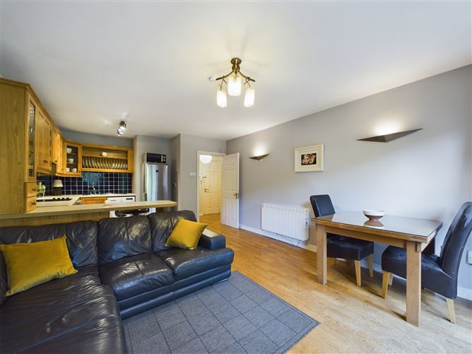 18 Woodville, Rochestown Road, Rochestown, Cork