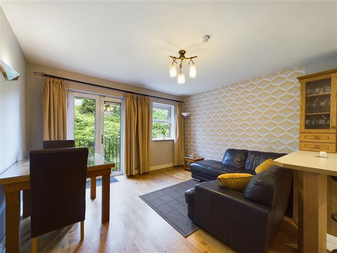 18 Woodville, Rochestown Road, Rochestown, Cork