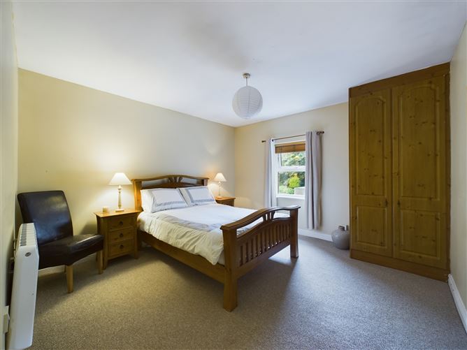 18 Woodville, Rochestown Road, Rochestown, Cork