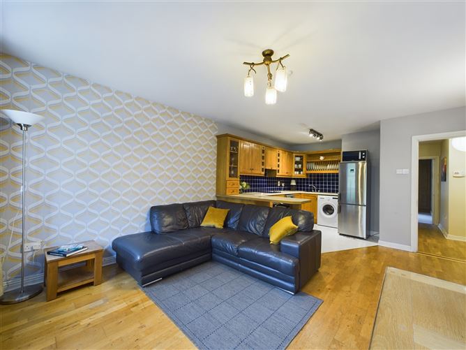 18 Woodville, Rochestown Road, Rochestown, Cork