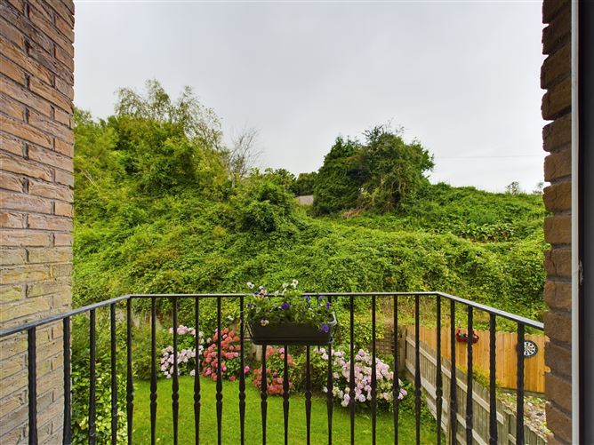 18 Woodville, Rochestown Road, Rochestown, Cork