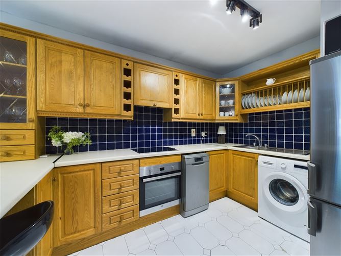 18 Woodville, Rochestown Road, Rochestown, Cork