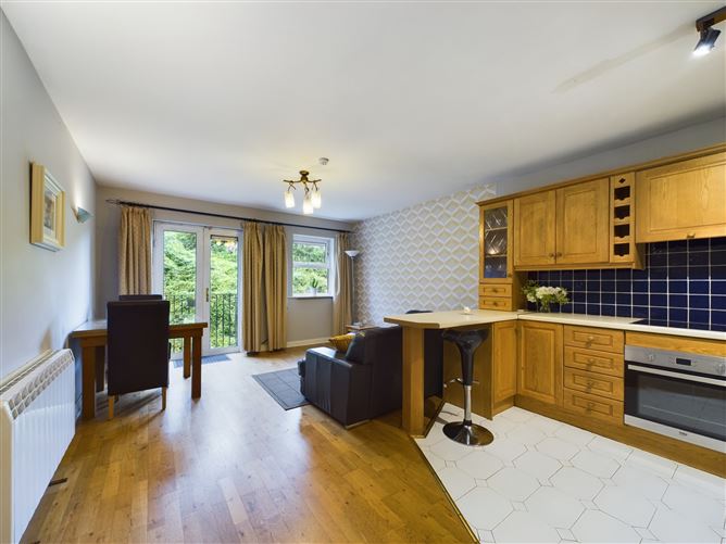 18 Woodville, Rochestown Road, Rochestown, Cork