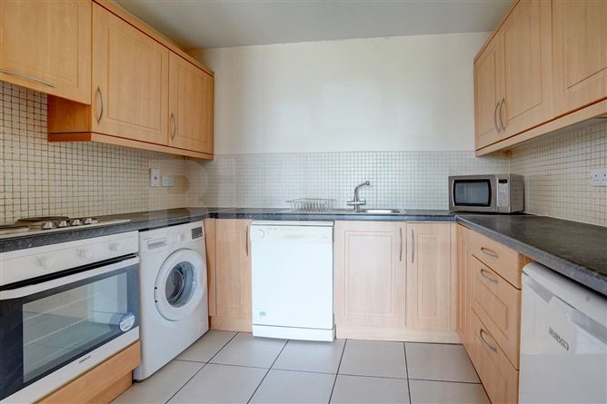 https://photos-a.propertyimages.ie/media/4/0/1/4470104/77f57960-5d72-4dff-8f7f-a3d915f110bd_l.jpg