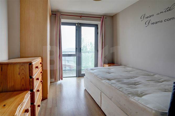 https://photos-a.propertyimages.ie/media/4/0/1/4470104/77f57960-5d72-4dff-8f7f-a3d915f110bd_l.jpg