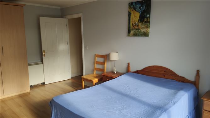 https://photos-a.propertyimages.ie/media/4/0/1/4470104/77f57960-5d72-4dff-8f7f-a3d915f110bd_l.jpg