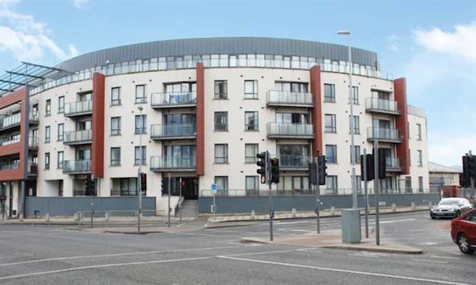 https://photos-a.propertyimages.ie/media/4/0/1/4470104/77f57960-5d72-4dff-8f7f-a3d915f110bd_l.jpg