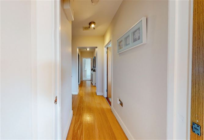 Apt, 32 West Courtyard, Tullyvale, Cabinteely, Dublin 18