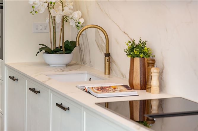 https://photos-a.propertyimages.ie/media/4/0/1/5008104/82290791-dc97-4ac6-805d-0104650ef345_l.jpeg