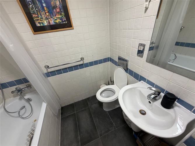 Photo 8 of 9 — 9 Hyde Square, South Circular Road, Dublin 8