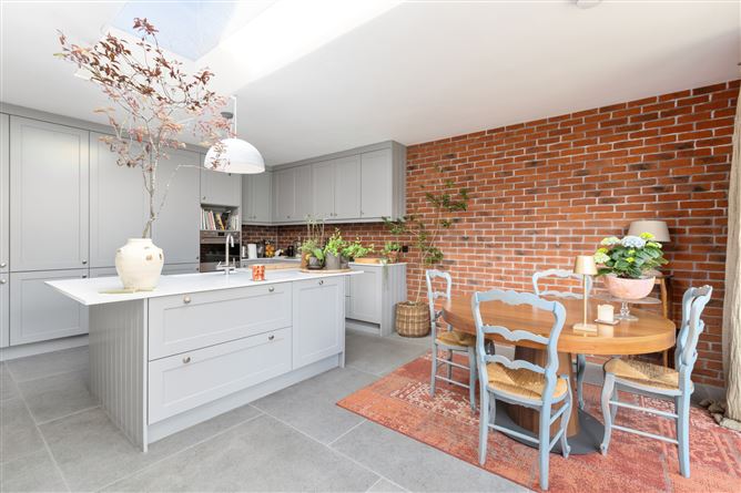 16 Streamville Court, Killiney Hill Road, Killiney