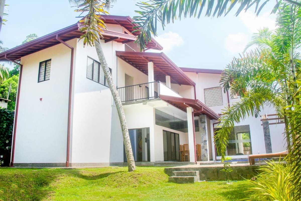 Private, Aluthgama, Kalutara District