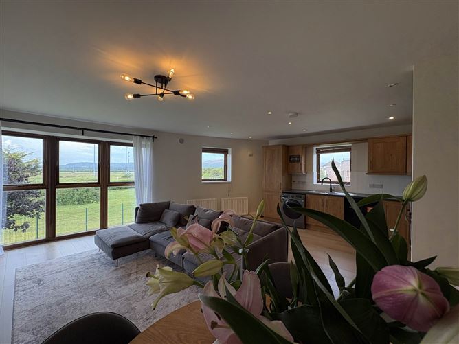 144 Ath Lethan, Dundalk, County Louth