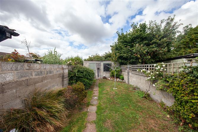 Photo 22 of 33 — 46 Rafter's Road, Drimnagh, Dublin