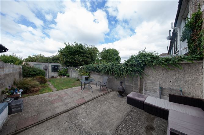 Photo 17 of 33 — 46 Rafter's Road, Drimnagh, Dublin