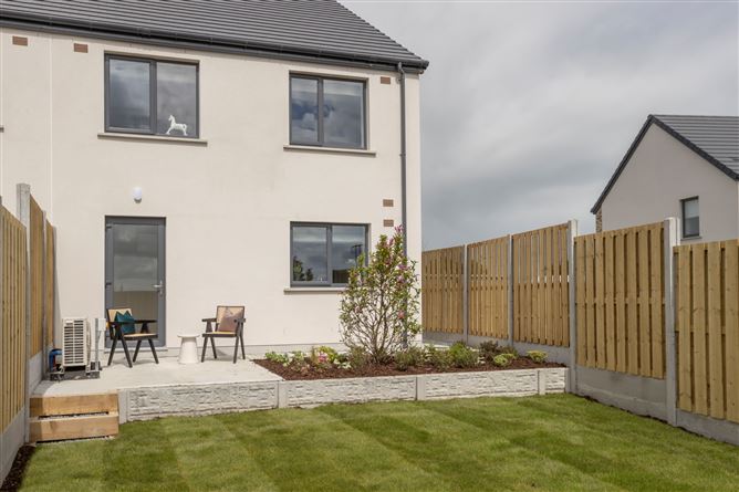 https://photos-a.propertyimages.ie/media/4/0/5/4824504/c0a38656-950a-4e03-9a2d-96ac896550ee_l.jpg