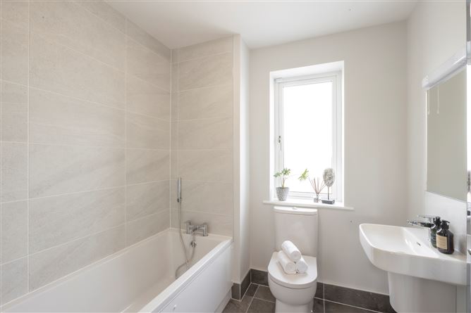 https://photos-a.propertyimages.ie/media/4/0/5/4824504/c0a38656-950a-4e03-9a2d-96ac896550ee_l.jpg